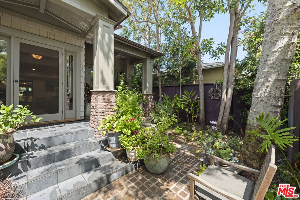 11415 Albata Street