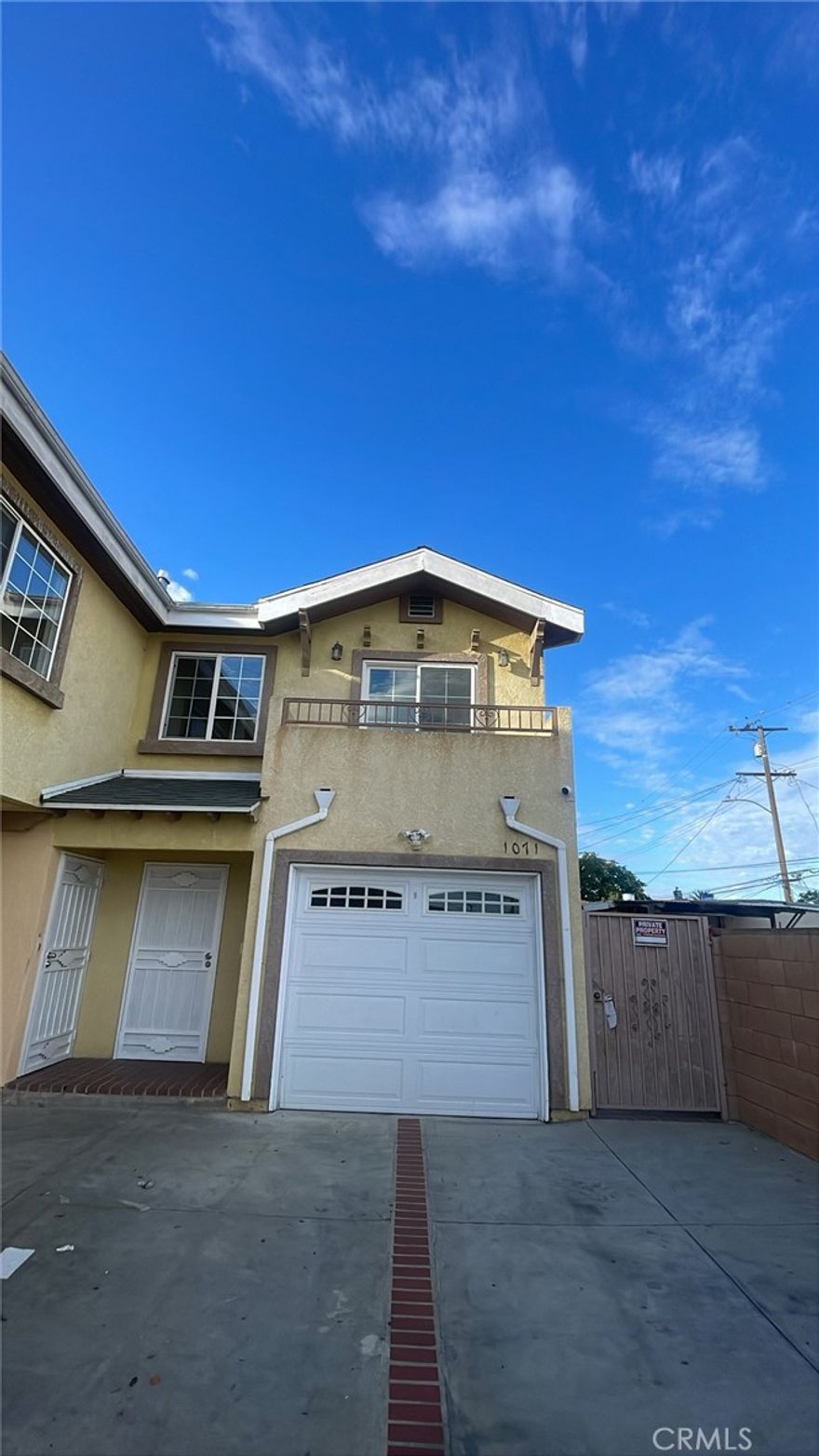 Welcome to 1071 W 112th Street, Los Angeles! This charming home offers 2 bedrooms and 2 bathrooms, thoughtfully designed for comfort and convenience. The main level features a spacious kitchen, inviting living room, bathroom, and laundry area. Upstairs, you’ll find the remaining living spaces, creating a nice separation between common areas and private quarters. Enjoy the added benefit of a private backyard entrance, perfect for relaxing or entertaining.