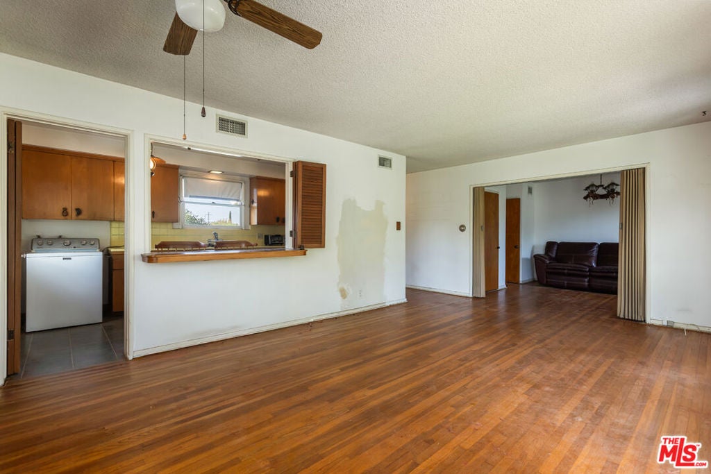 2120 E Napa Place