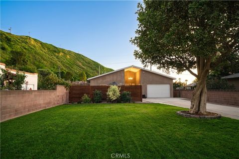 Tiny photo for 212 E Barnett Street, Ventura, CA 93001 (MLS # TR26050522)