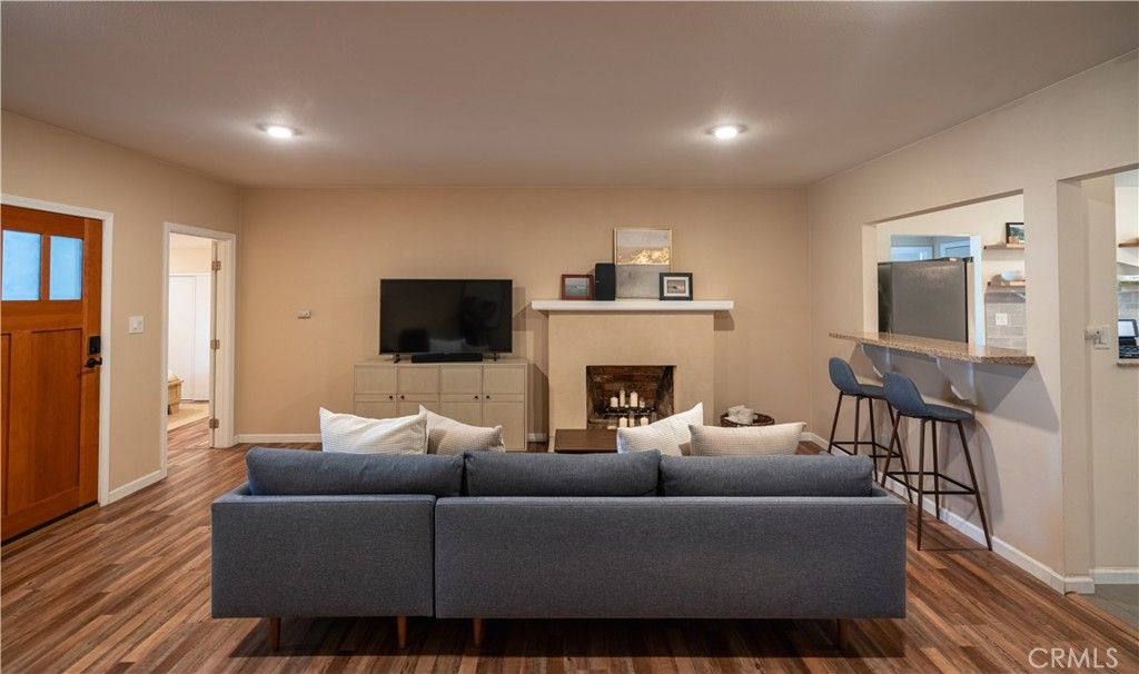 Photo of 212 E Barnett Street, Ventura, CA 93001 (MLS # TR26050522)