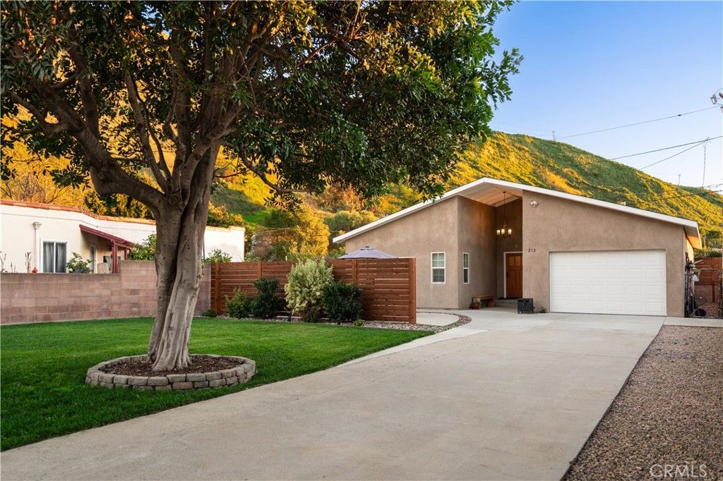 Photo of 212 E Barnett Street, Ventura, CA 93001 (MLS # TR26050522)