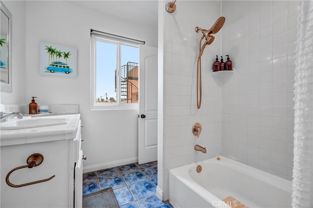 Long Beach, California, 90803, United States, 3 Bedrooms Bedrooms, ,3 BathroomsBathrooms,Residential,Active,2041541