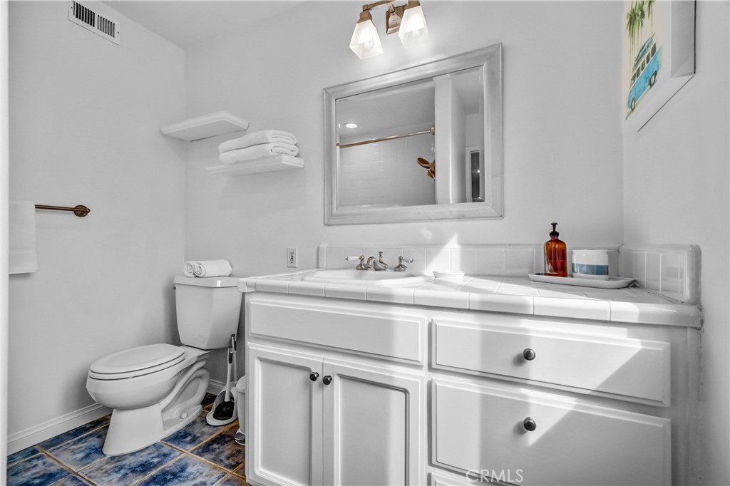 Long Beach, California, 90803, United States, 3 Bedrooms Bedrooms, ,3 BathroomsBathrooms,Residential,Active,2041541