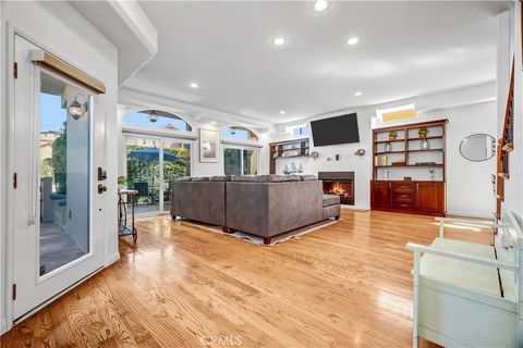 Photo of 179 Pomona Ave, Long Beach, CA 90803 (MLS # OC26086428)