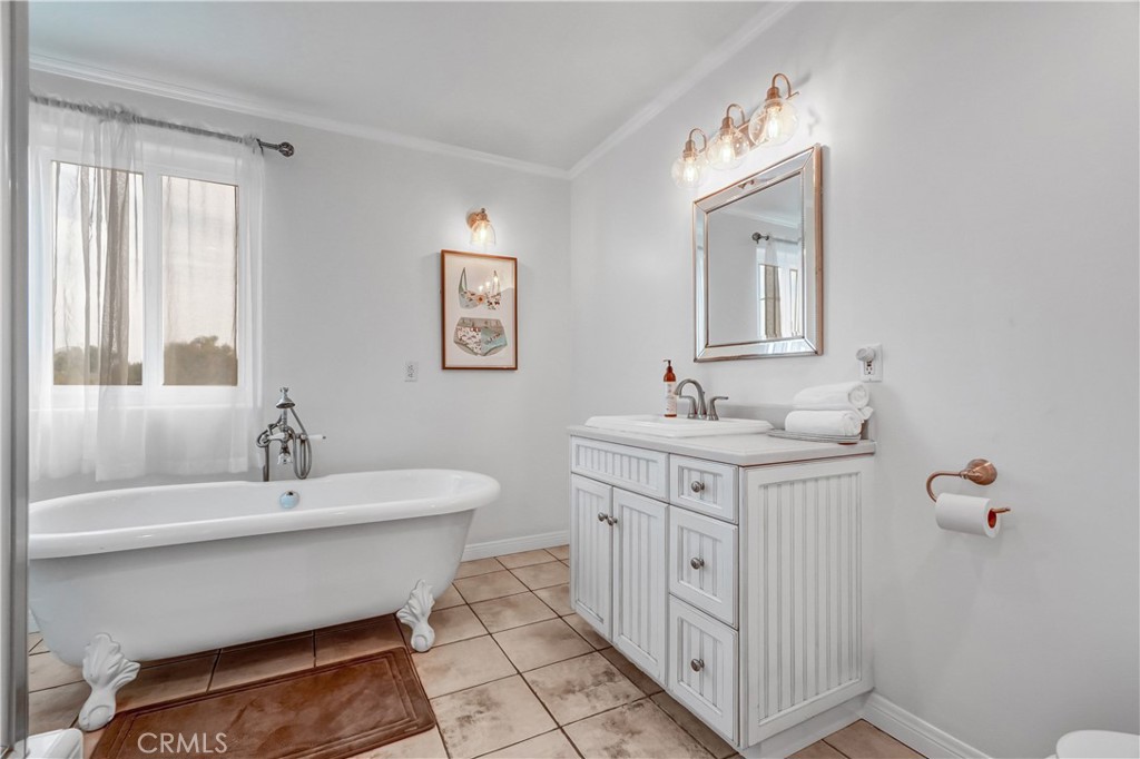 Long Beach, California, 90803, United States, 3 Bedrooms Bedrooms, ,3 BathroomsBathrooms,Residential,Active,2041541