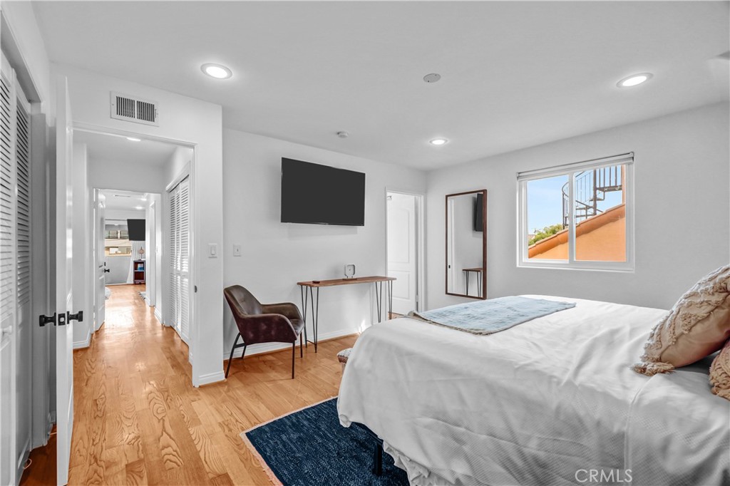Long Beach, California, 90803, United States, 3 Bedrooms Bedrooms, ,3 BathroomsBathrooms,Residential,Active,2041541