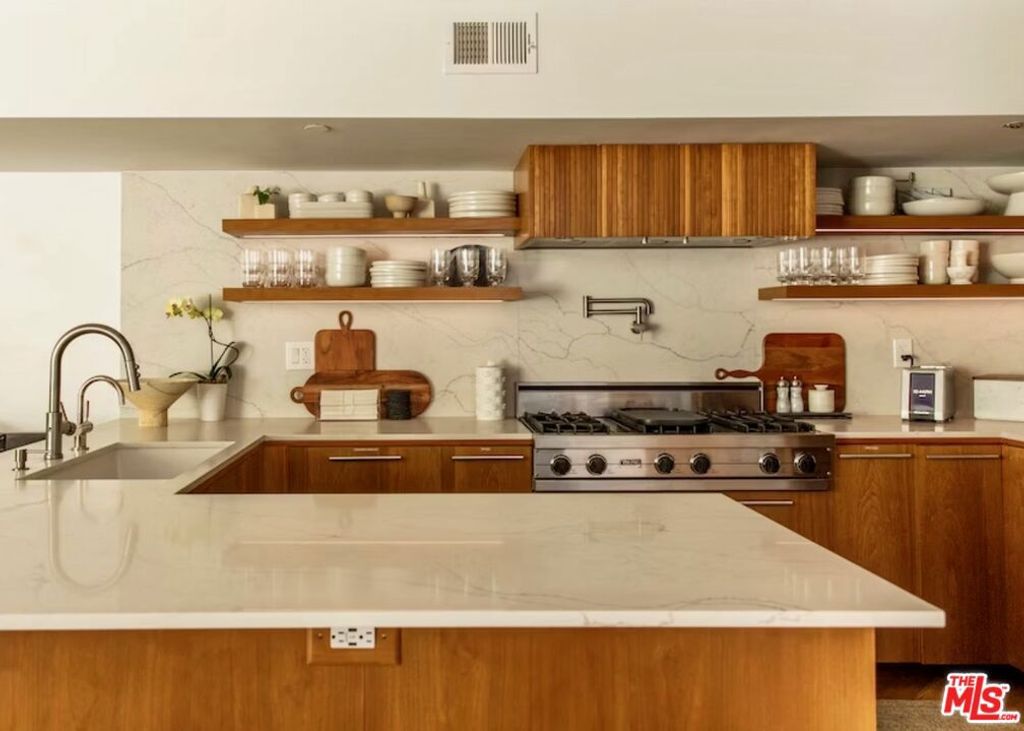 Photo of 512 Brooks Avenue #6, Venice, CA 90291 (MLS # 26633437)