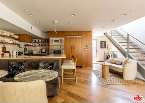 Photo of 512 Brooks Avenue #6, Venice, CA 90291 (MLS # 26633437)