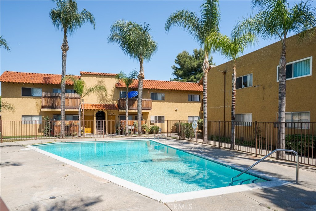 4810 N Vincent Avenue