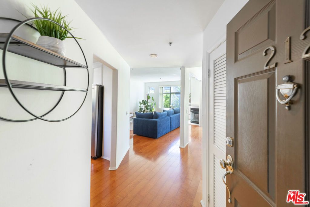 Photo of 12633 Moorpark Street #212, Studio City, CA 91604 (MLS # 25624157)