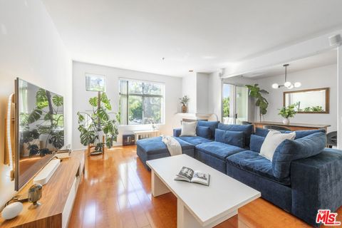 Photo of 12633 Moorpark Street #212, Studio City, CA 91604 (MLS # 25624157)