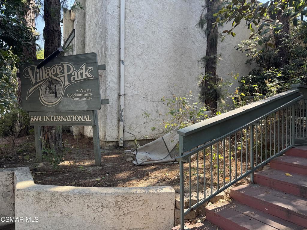 Welcome to this two-bedroom, two-bathroom condominium in the vibrant community of Canoga Park! Situated on the ground floor near the building's entrance, this unit offers convenience and accessibility. Although it is a fixer-upper, it presents a fantastic opportunity for buyers eager to personalize and renovate a space to their liking. The building boasts desirable amenities, including a community pool for relaxing sunny days, a spa for unwinding, and on-site laundry facilities for added convenience. Nestled in the heart of Canoga Park, you'll find yourself close to shopping centers, dining options, and entertainment venues. This condo is perfect for those looking to invest in a property with great potential.