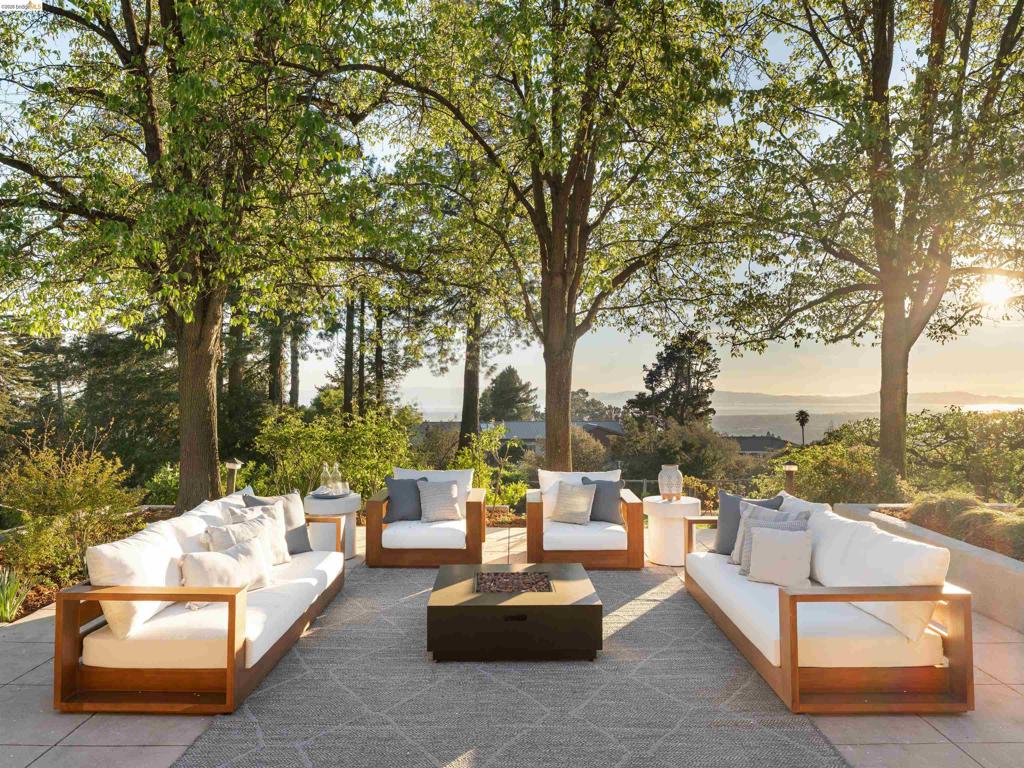 12700 Skyline Boulevard