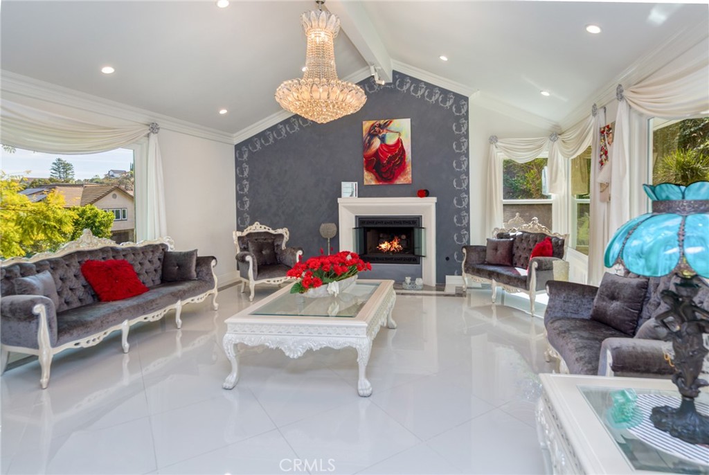 2109 Camino San Rafael