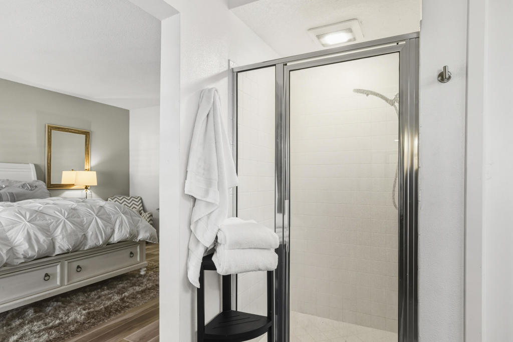 Desert Falls C.C. - Residential Lease