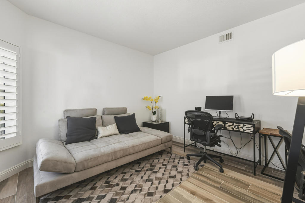 Desert Falls C.C. - Residential Lease