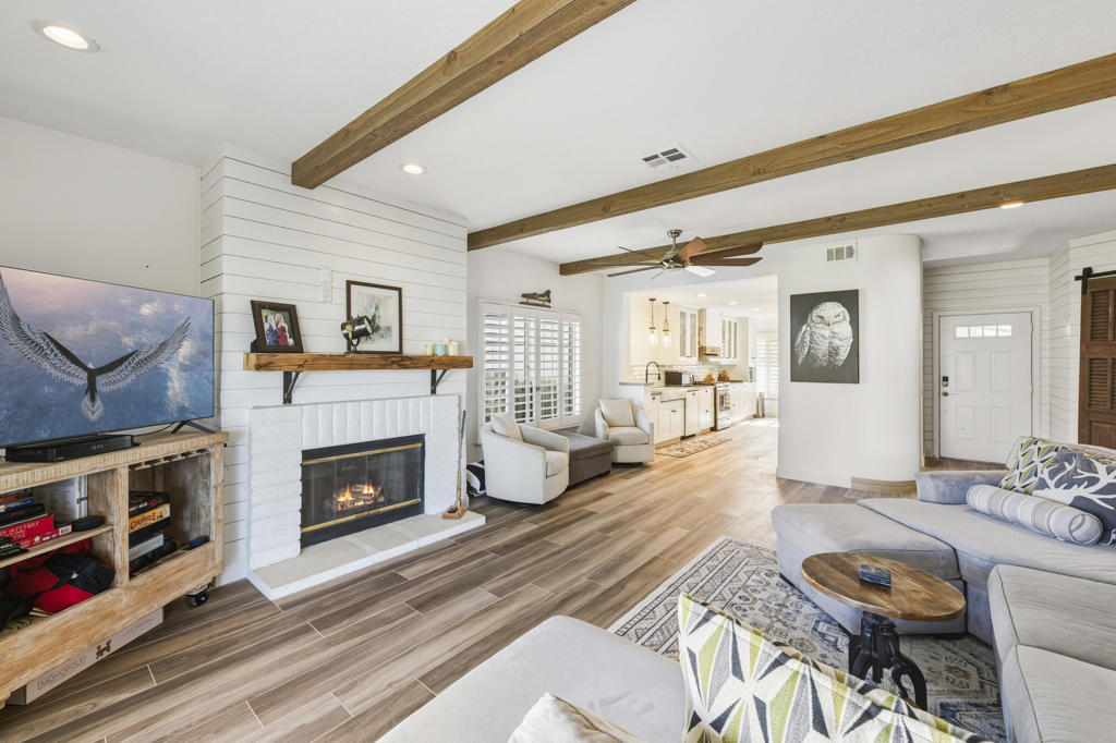 Desert Falls C.C. - Residential Lease