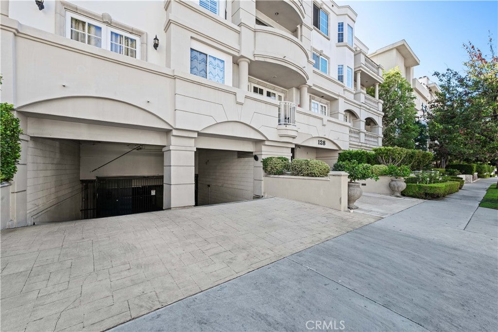 128 N Swall Drive 304