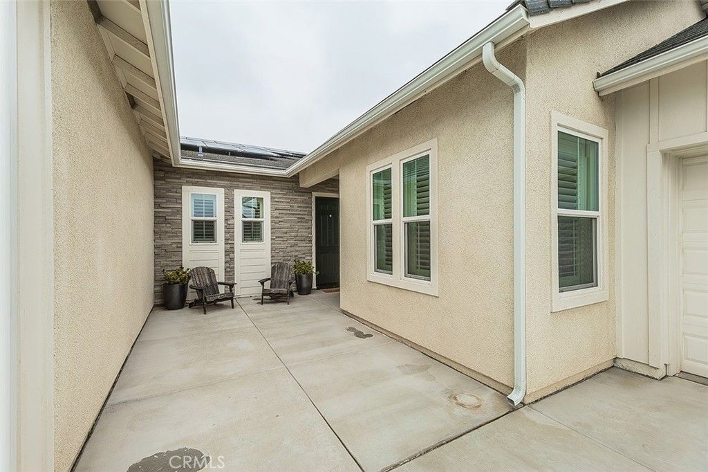 Photo of 948 Beaver Pond, Madera, CA 93636 (MLS # FR26030943)