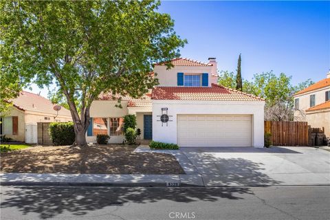 Photo of 4228 Trenton Ave Ave, Palmdale, CA 93552 (MLS # SR26085498)