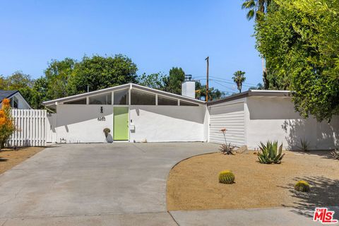 Photo of 6283 Lubao Avenue, Woodland Hills, CA 91367 (MLS # 26775833)