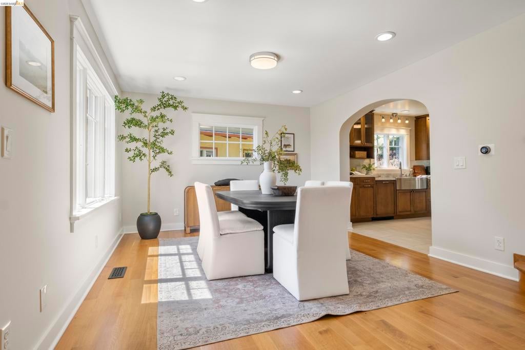 977 Regal Rd