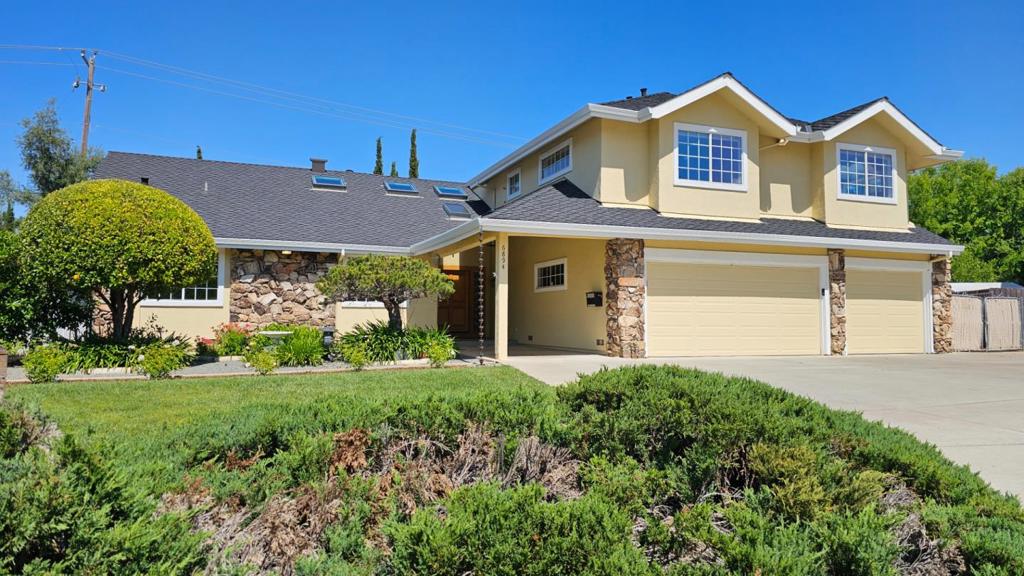 6894 Serenity Court
