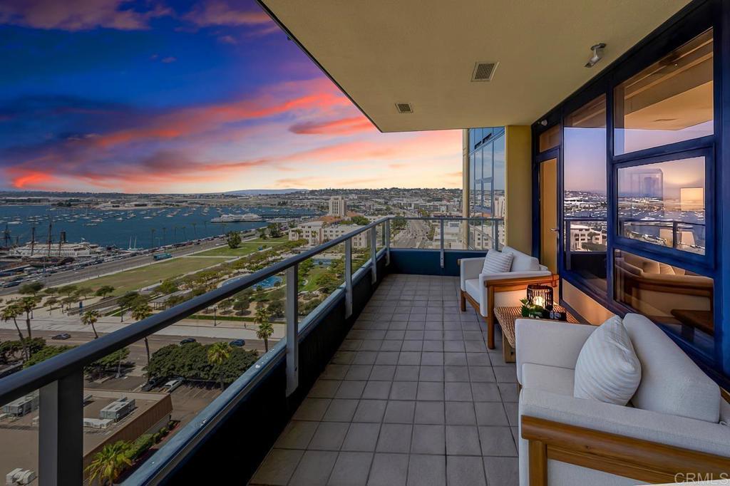 1325 Pacific Highway 1701