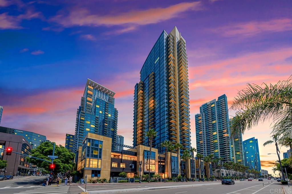 1325 Pacific Highway 1701