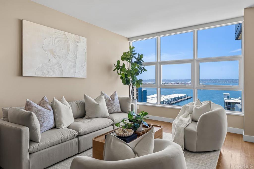 1325 Pacific Highway 1701