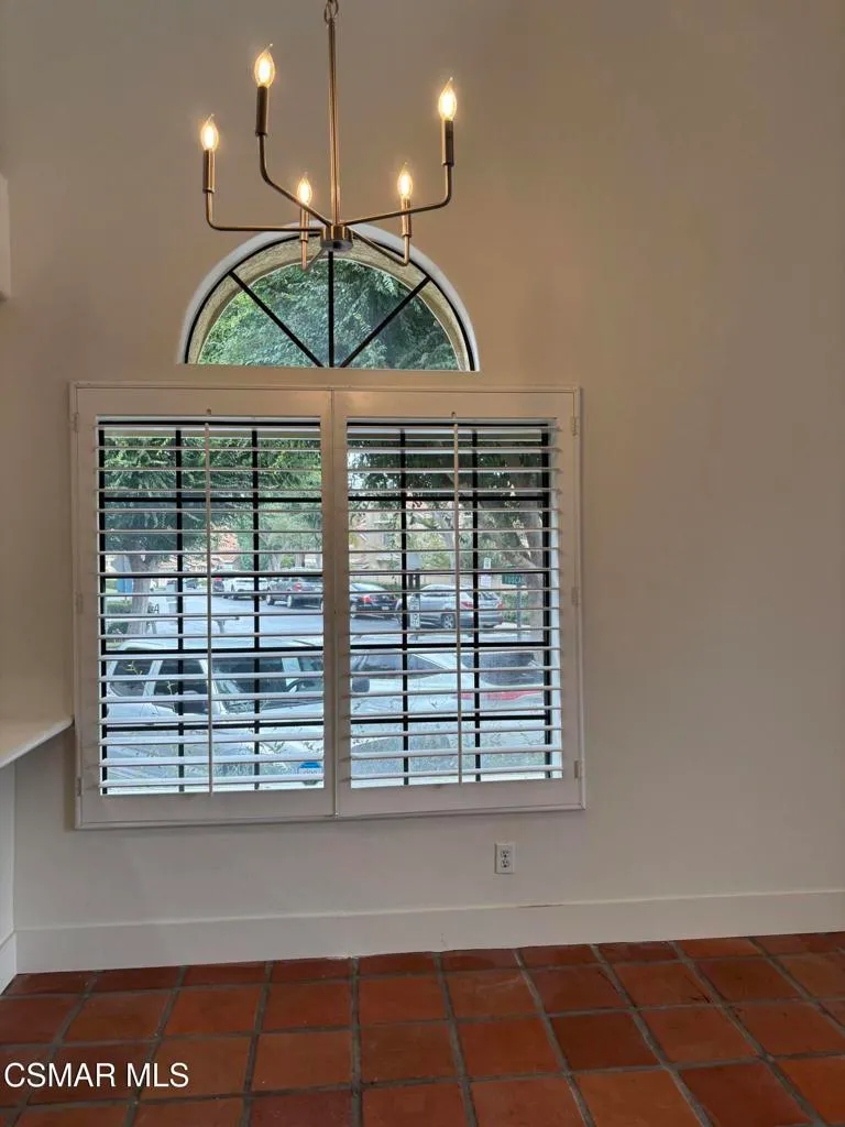 Oak Park, California 91377, United States, 2 Bedrooms Bedrooms, ,3 BathroomsBathrooms,Residential,Pending,209357