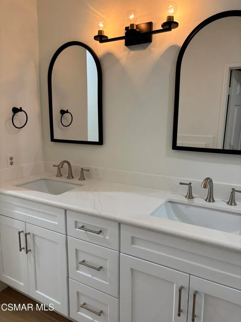 Oak Park, California 91377, United States, 2 Bedrooms Bedrooms, ,3 BathroomsBathrooms,Residential,Pending,209357