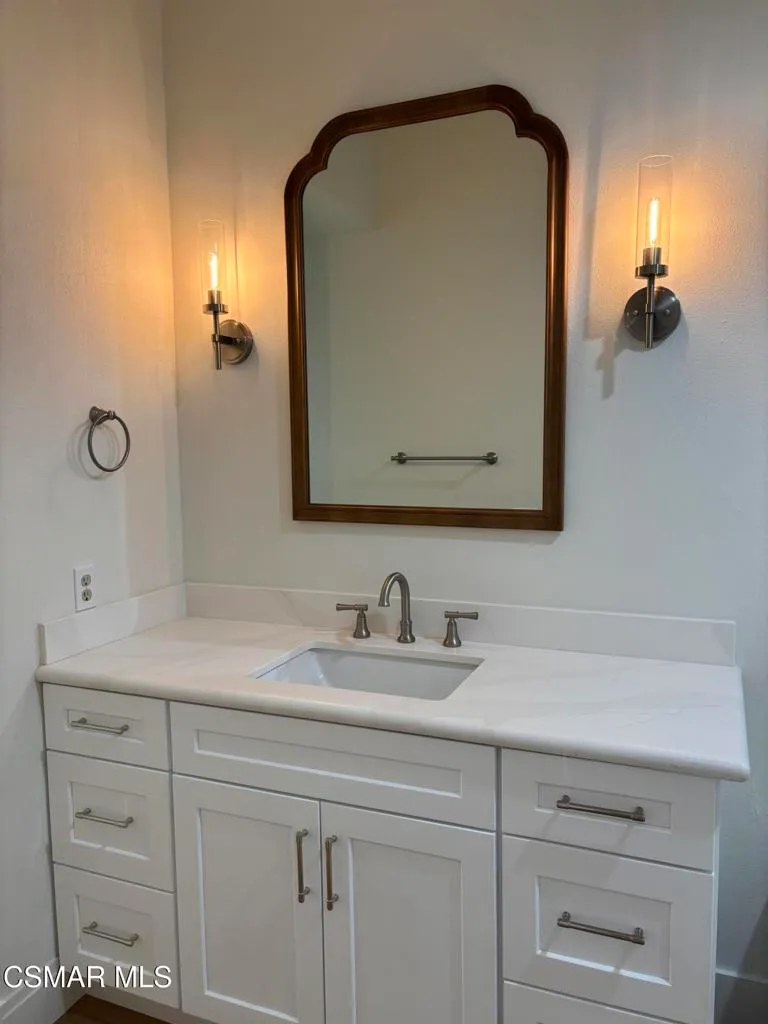 Oak Park, California 91377, United States, 2 Bedrooms Bedrooms, ,3 BathroomsBathrooms,Residential,Pending,209357