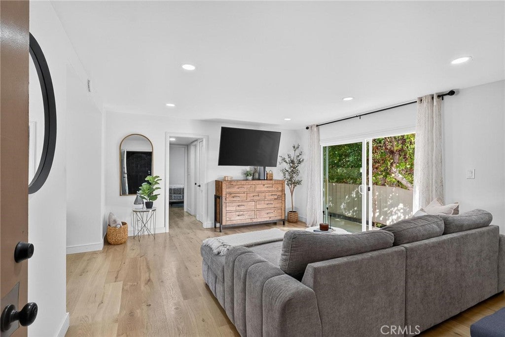 14903 S Normandie 204