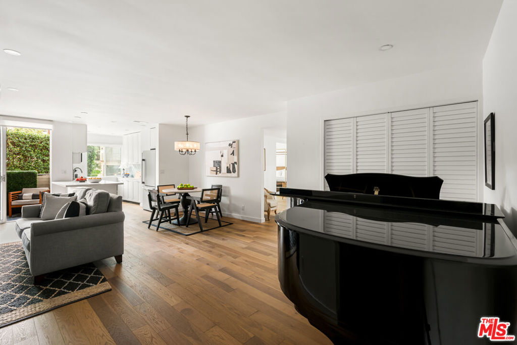 7250 Franklin Avenue 101