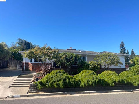 Photo of 26 Dudley Ct CT, Piedmont, CA 94611 (MLS # 41140022)