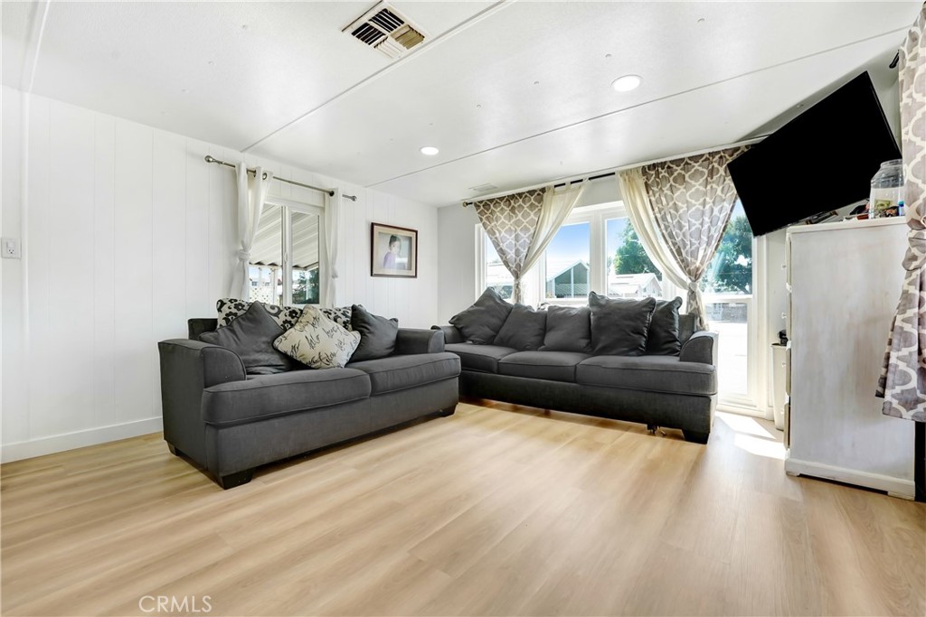 18145 Soledad Canyon Rd 12