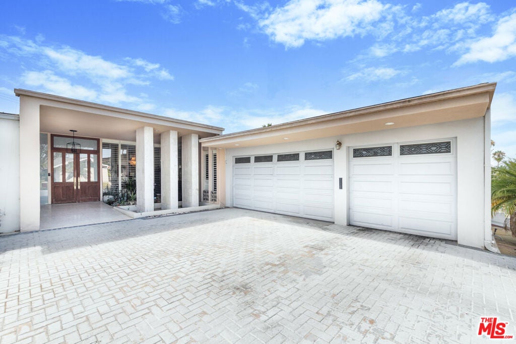 6704 Bedford Avenue, Los Angeles CA 90056