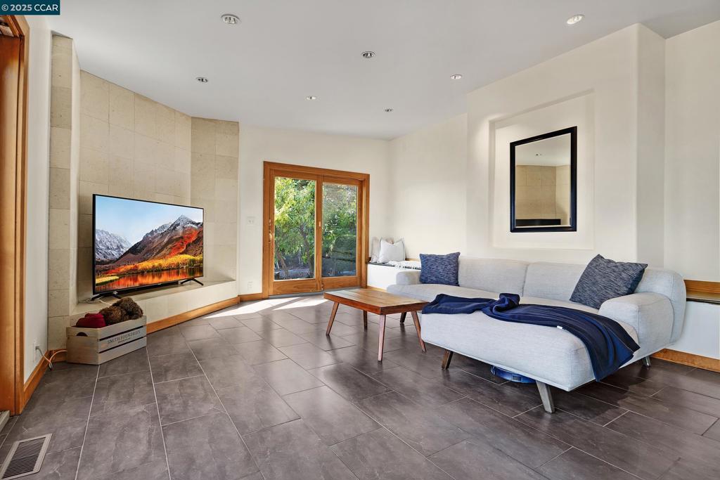PILL HILL - Residential