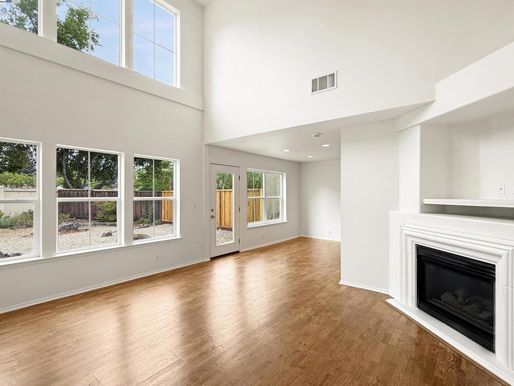 VESTRELLA - Residential