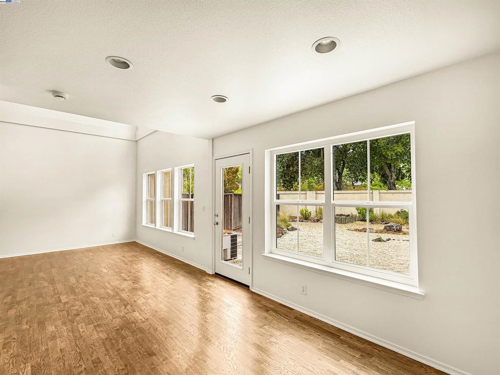 VESTRELLA - Residential