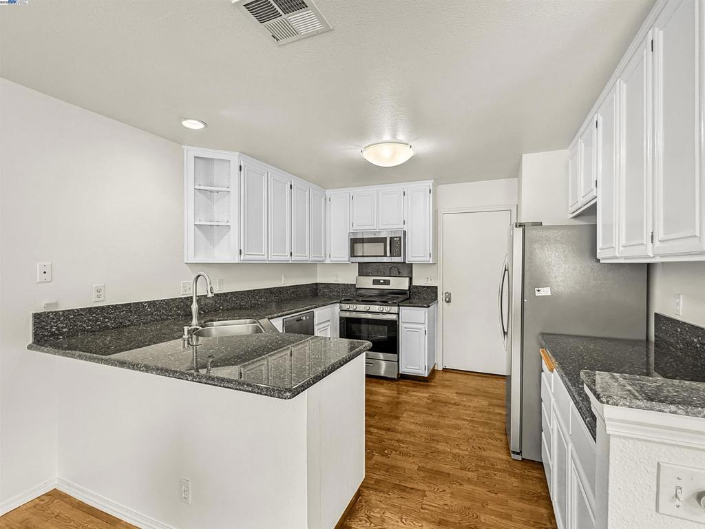 VESTRELLA - Residential