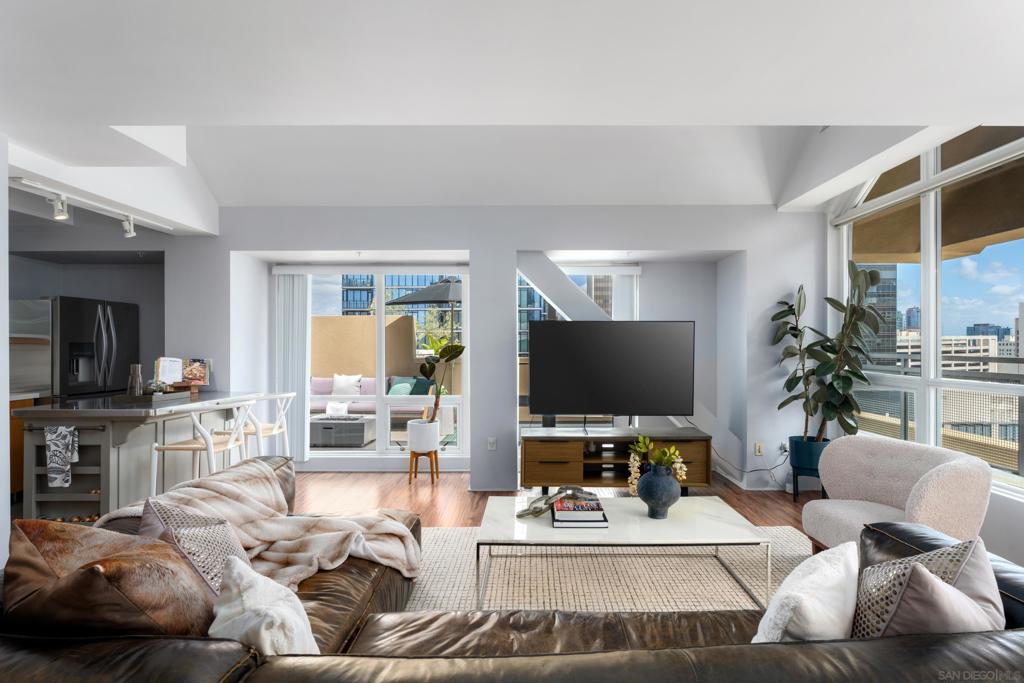350 W Ash St 1207