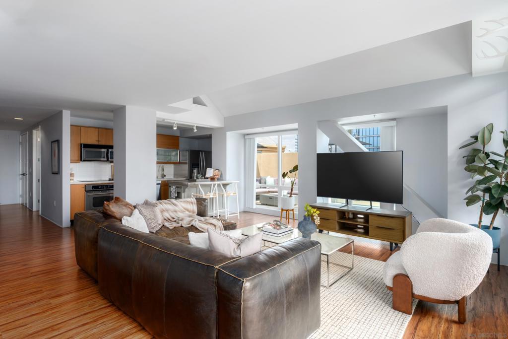 350 W Ash St 1207