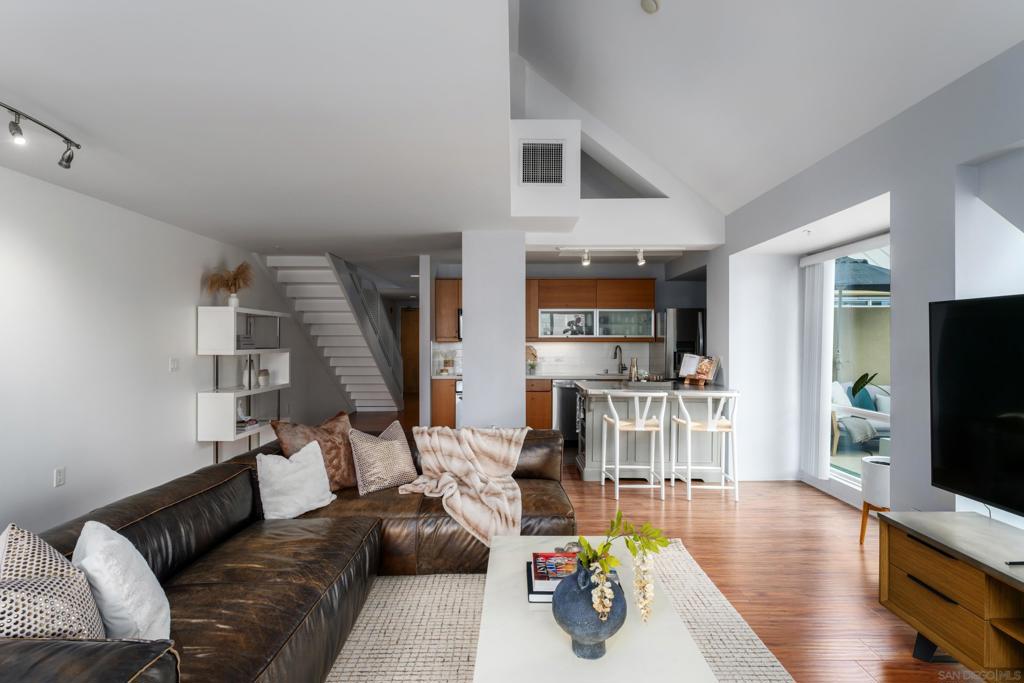 350 W Ash St 1207
