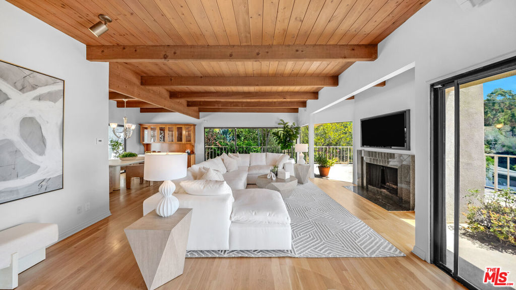 966 Bluegrass Lane