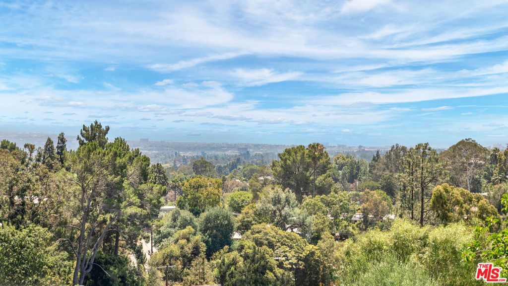 Photo of 966 Bluegrass Lane, Los Angeles, CA 90049 (MLS # 25560453)