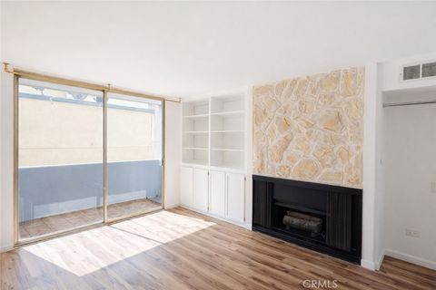 Photo of 421 S La Fayette Park Pl #404, Los Angeles, CA 90057 (MLS # SR26054742)