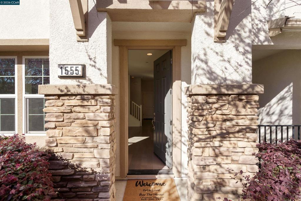 1555 Glenn St